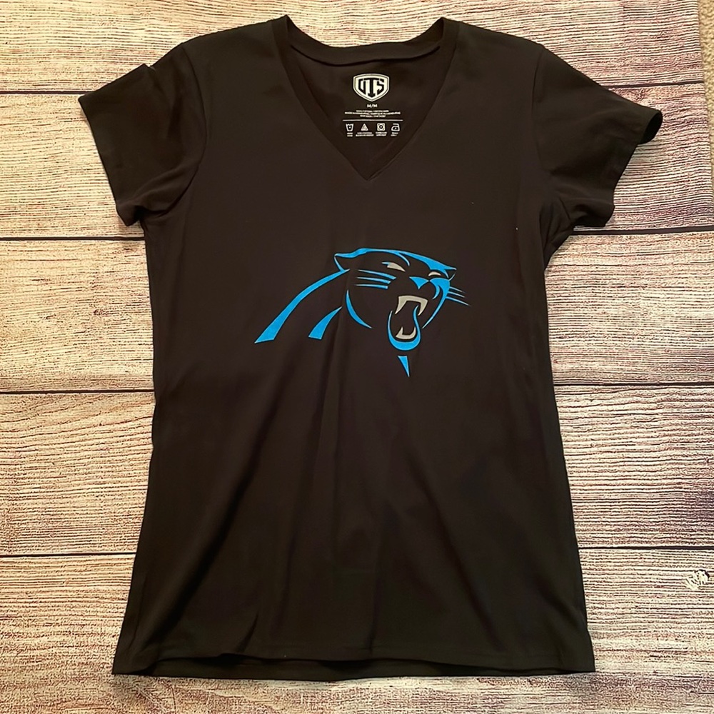 UTS | Panthers fan T-Shirt Size M NWOT